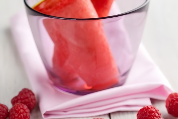 Йогуртовое малиновое эскимо с бананом