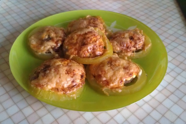 Кабачки фаршированные фаршем и сыром