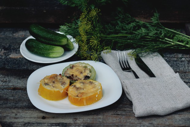 Кабачки с фаршем и грибами
