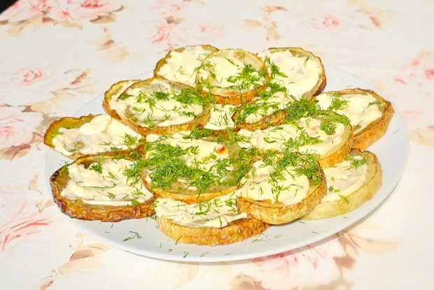 Закуска из кабачков с майонезом и чесноком