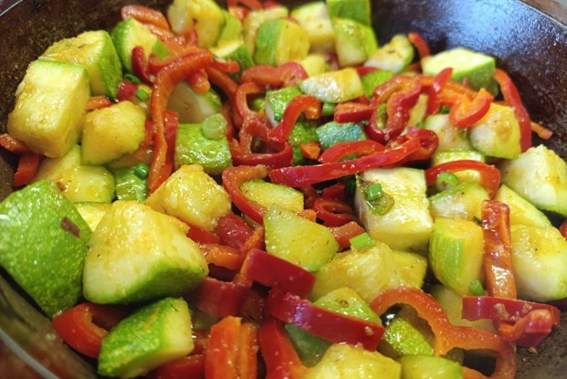 Кабачки тушеные с болгарским перцем