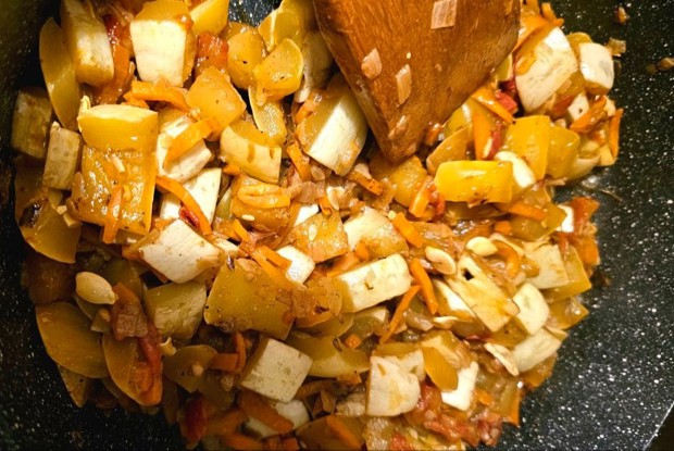 Кабачки, тушенные с овощами