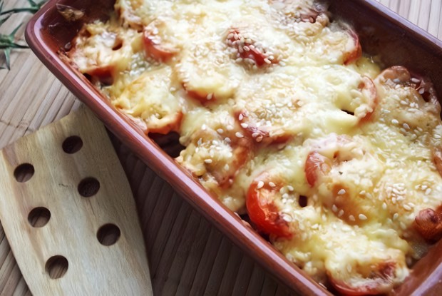 Кабачки, запеченные с шампиньонами и помидорами под сыром