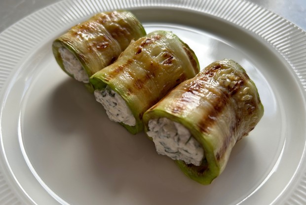 Кабачковые рулетики с творожным сыром