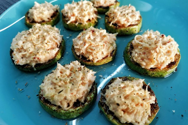 Кабачок на сковороде гриль с чесноком и сыром