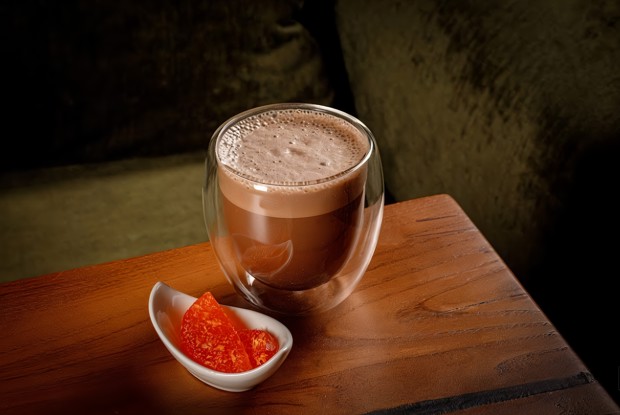 Какао с корицей и мармеладом
