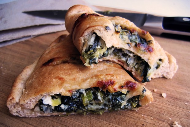 Кальцоне с мятой и рикоттой