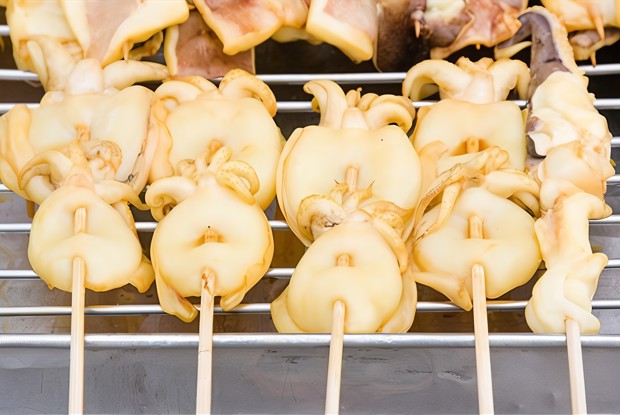 Кальмар на гриле с сальса верде