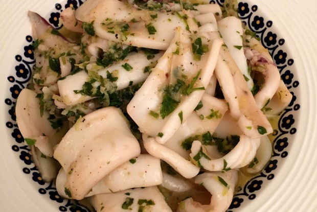 Кальмары в чесночном соусе