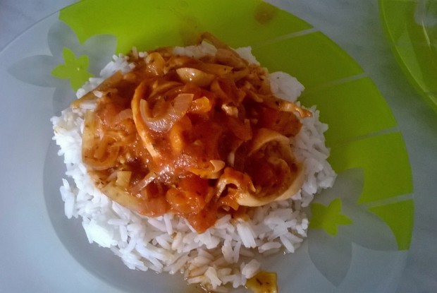 Кальмары в томатном соусе