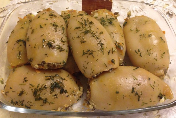 Кальмары фаршированные грибами