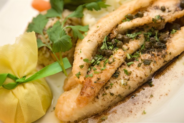 Камбала с маслом из каперсов и лимона