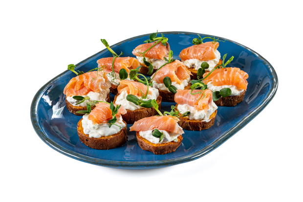 Канапе с бататом и лососем