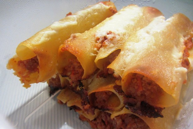 Каннеллони болоньезе под сырным одеялом