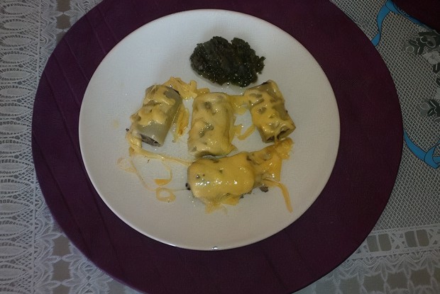 Каннеллони фаршированные курицей с черносливом, с песто