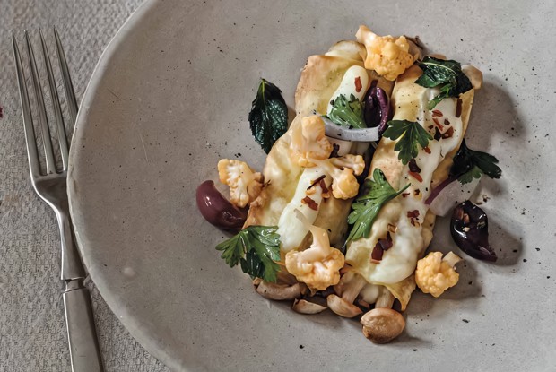 Каннеллони с опятами и салатом романеско