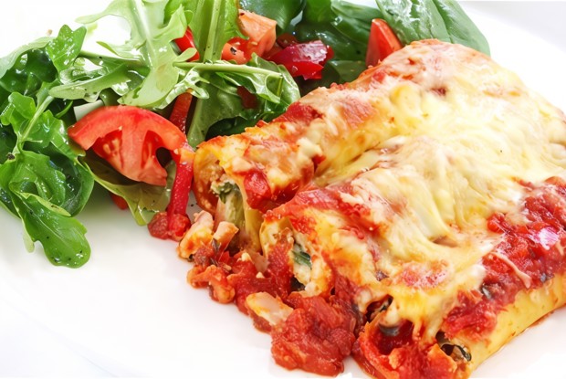 Каннеллони с тунцом, грибами и яйцами