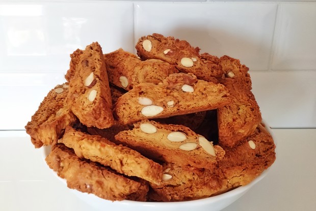 Кантуччи с миндалем и цедрой апельсина