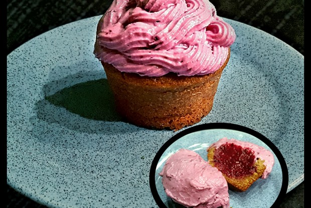 Капкейки с черной смородиной