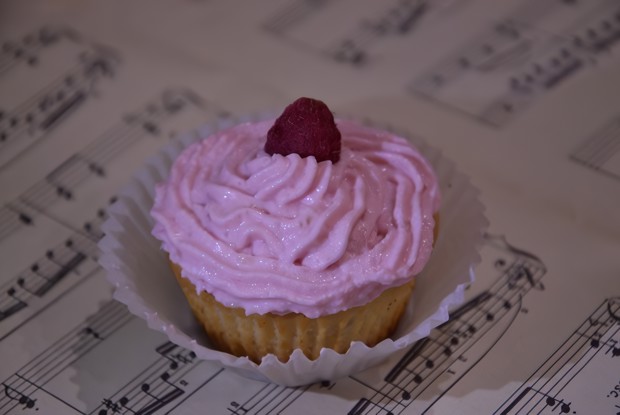 Капкейки с творожным кремом и шоколадной начинкой