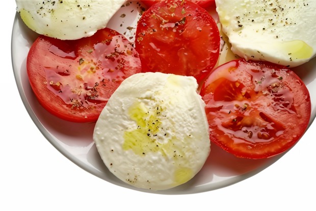 Капрезе с жареными в бальзамическом уксусе томатами