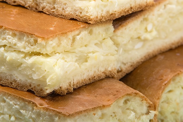 Капустный пирог с яйцами на сметанном тесте