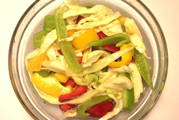 Капустный салат со сладким перцем