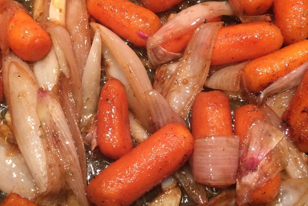 Карамелизованная морковь с шалотом