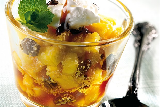 Карамелизованный ананас с изюмом и кокосом