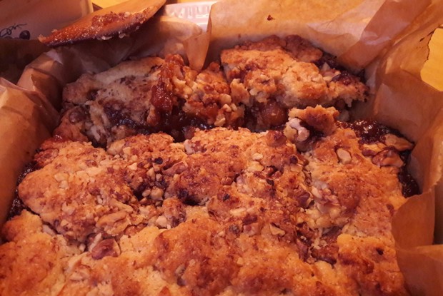 Карамелизованный тыквенно-грушевый крамбл