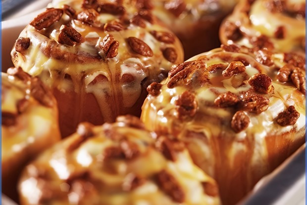 Карамельная булочка с корицей