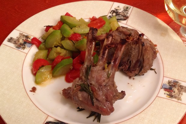 Каре барашка с домашней аджикой и овощным рататуем