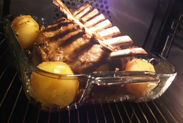 Каре ягренка с картофелем