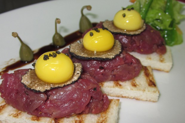 Карне круда по-уральски (Тартар с трюфелями)