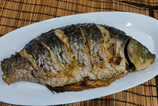 Карп запеченный в духовке