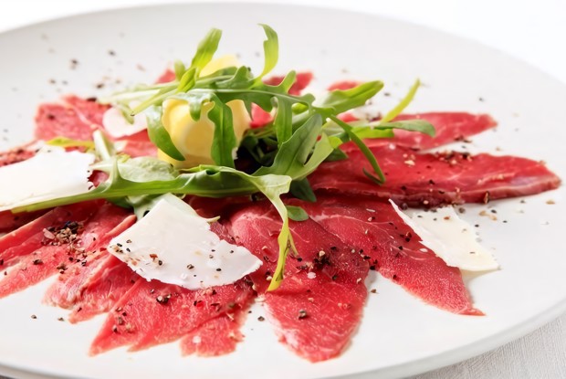 Карпаччо из говядины с пармезаном