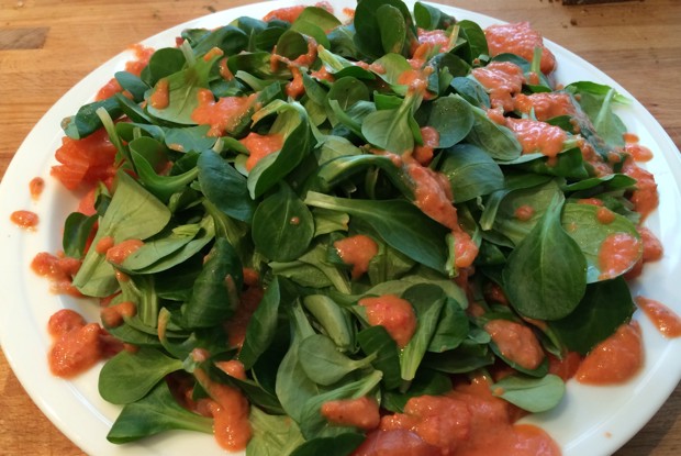 Карпаччо из слабосоленого лосося с аджикой и хреном