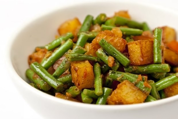 Карри с картофелем и стручковой фасолью