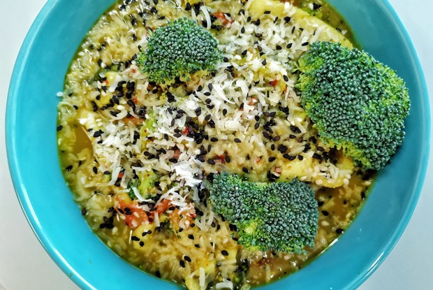 Карри суп с кальмаром и брокколи