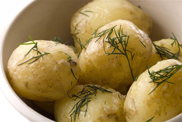 Картофель отварной, с маслом и зеленью