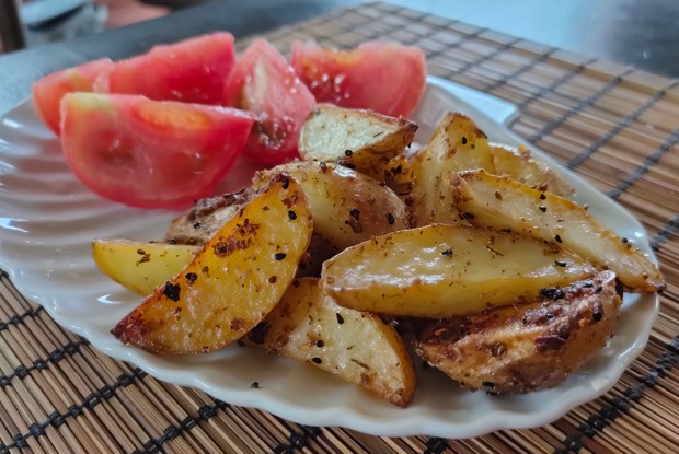 Картофель по-деревенски с кунжутом