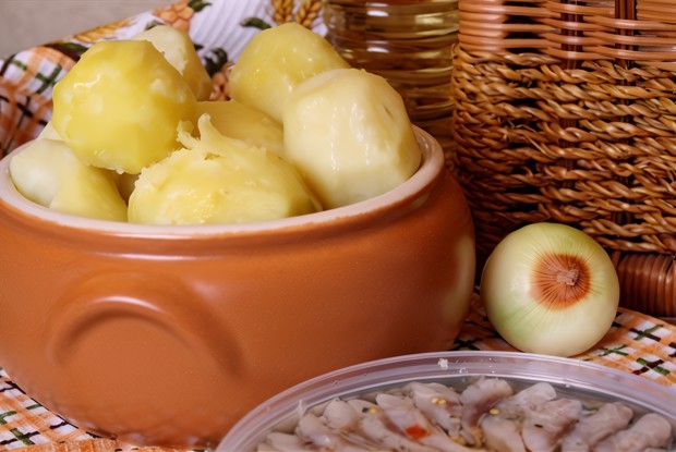 Картофель, сваренный на пару