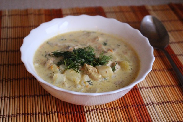 Картофель, тушеный с курицей и сметаной