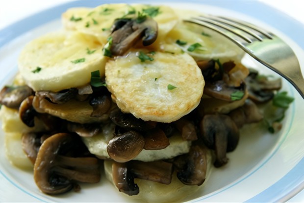 Картофель тушеный, со свежими грибами