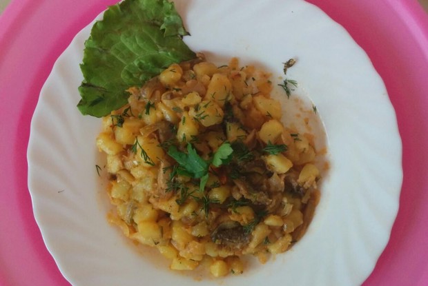 Картофель, тушенный со свежими грибами