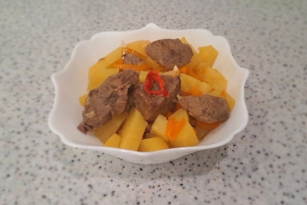 Картофель тушенный с говядиной