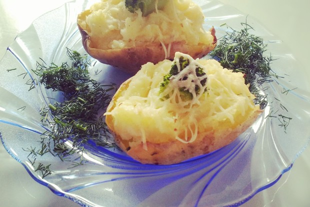 Картофель, запеченный с цветной капустой и брокколи