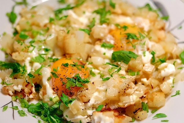 Картофель жареный, с яйцом