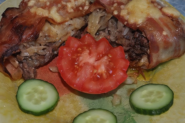 Картофельная запеканка с фаршем в беконе