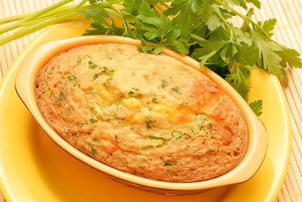 Картофельная запеканка с курицей, грибами и зеленым горошком